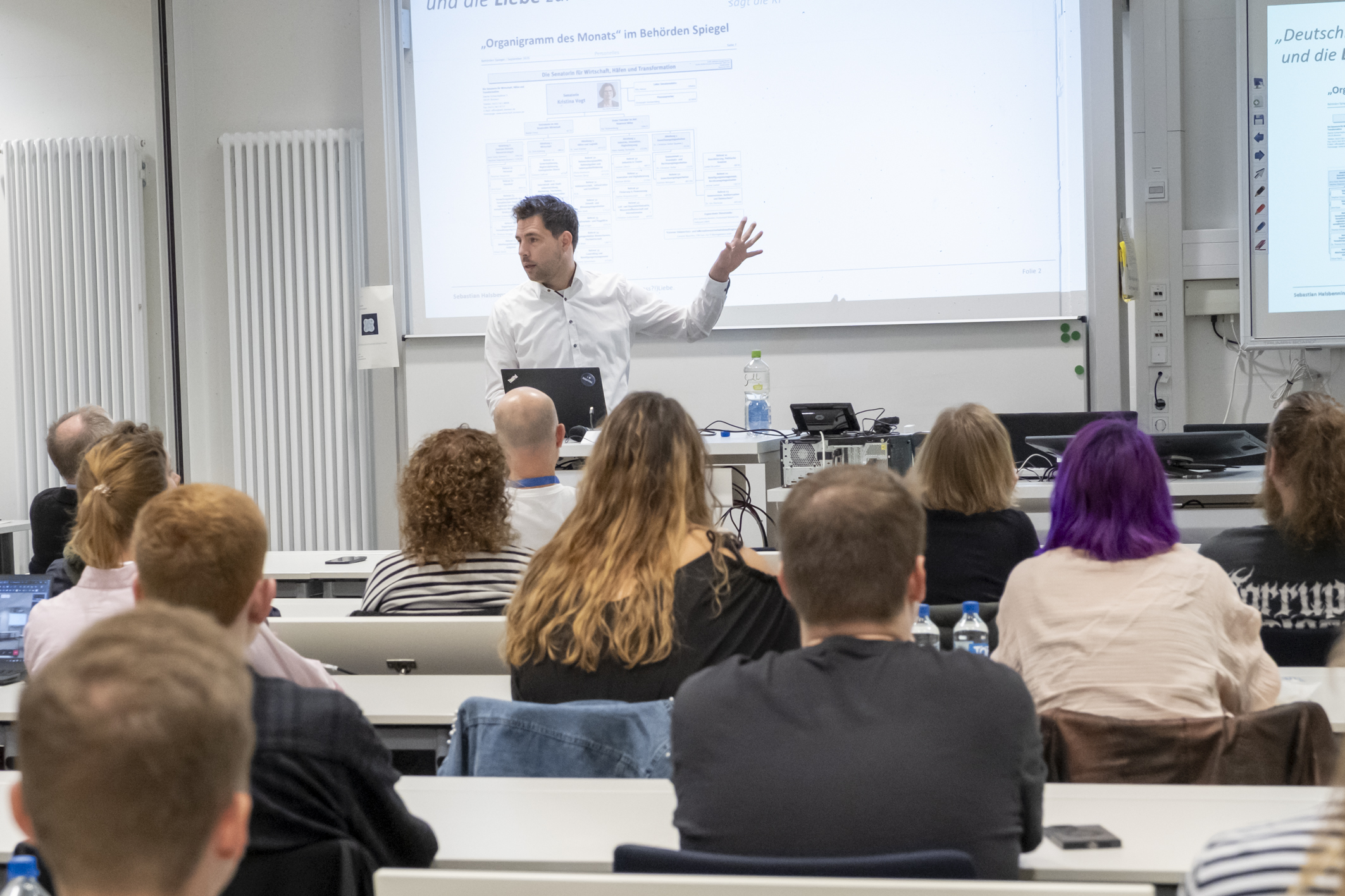 Prof. Dr. Sebastian Halsbenning hält eine spannende KeyNote.